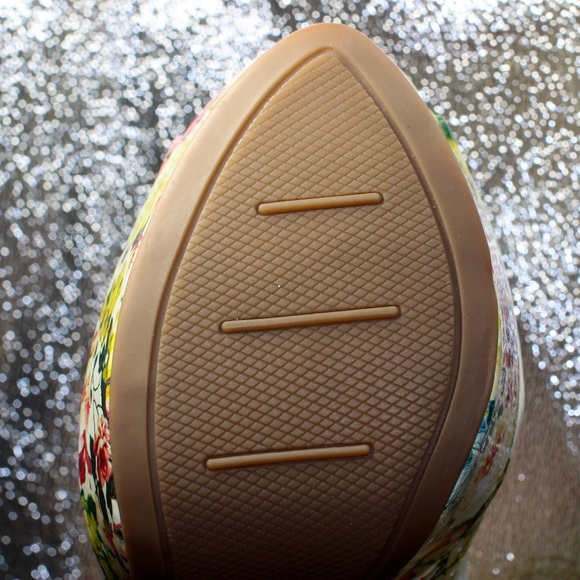 Nine West Floral Platform Heels - Picture 8 of 8